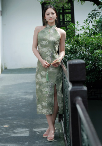 Gorgeous profiles pictures: Thai member Yifei