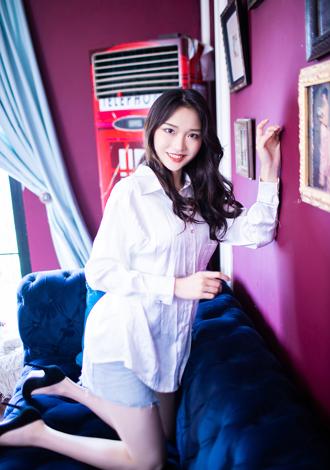 Date the member of your dreams: Lifang, caring Asian member young